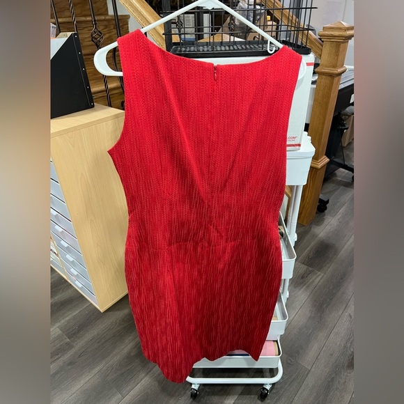 Kay Unger New York Textured Red Lined Dress Size 12 w/Slight Slit - Picture 3 of 5